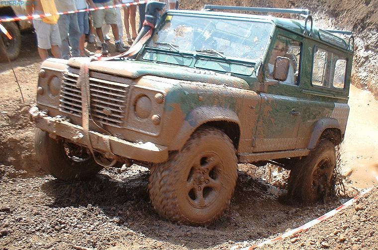 Land Rover Defender trial 4x4